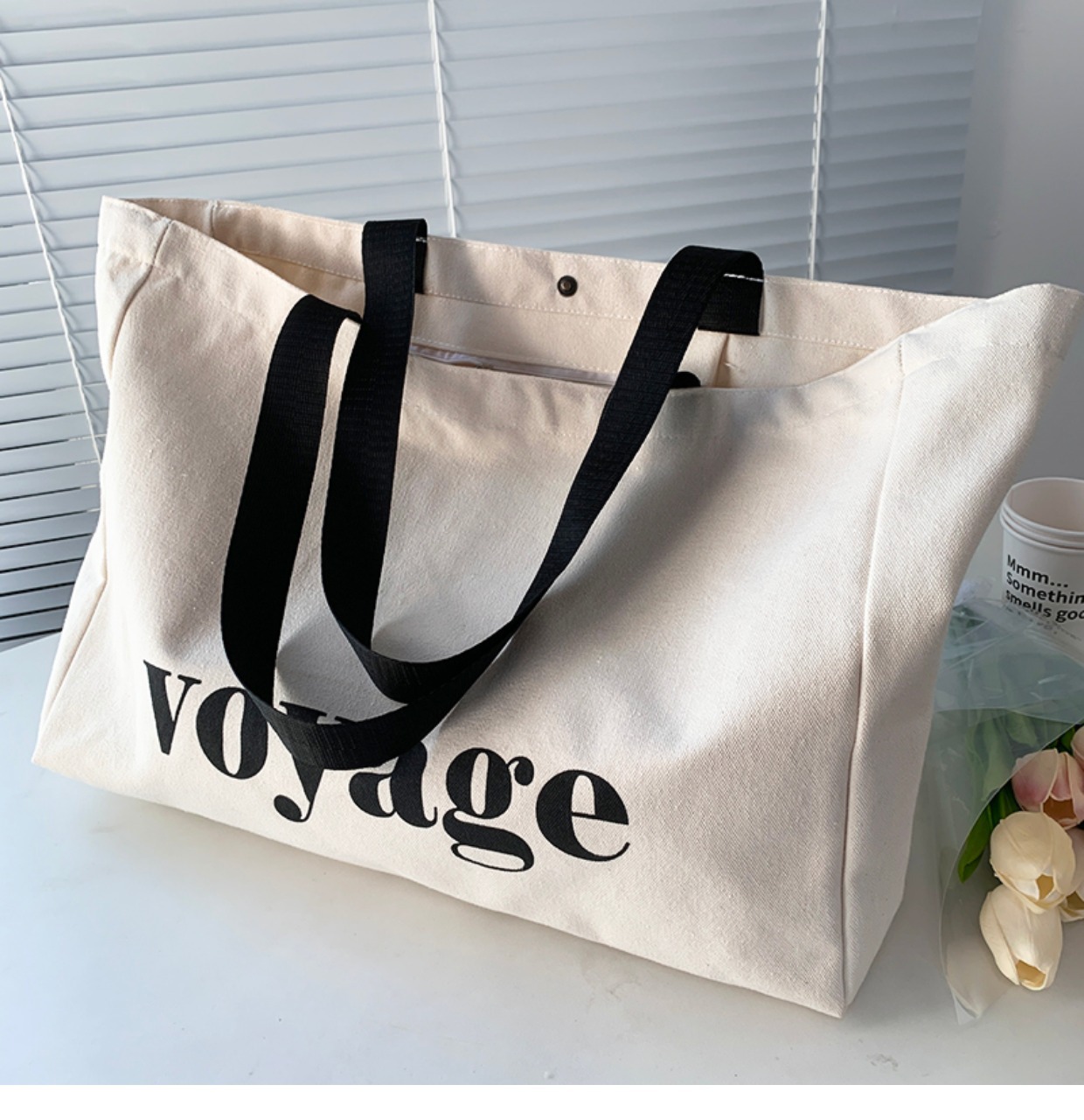2Contrasting Color Widened Shoulder Straps