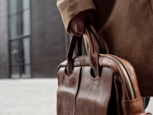 1_fashionable_leather_tote_bag.jpg